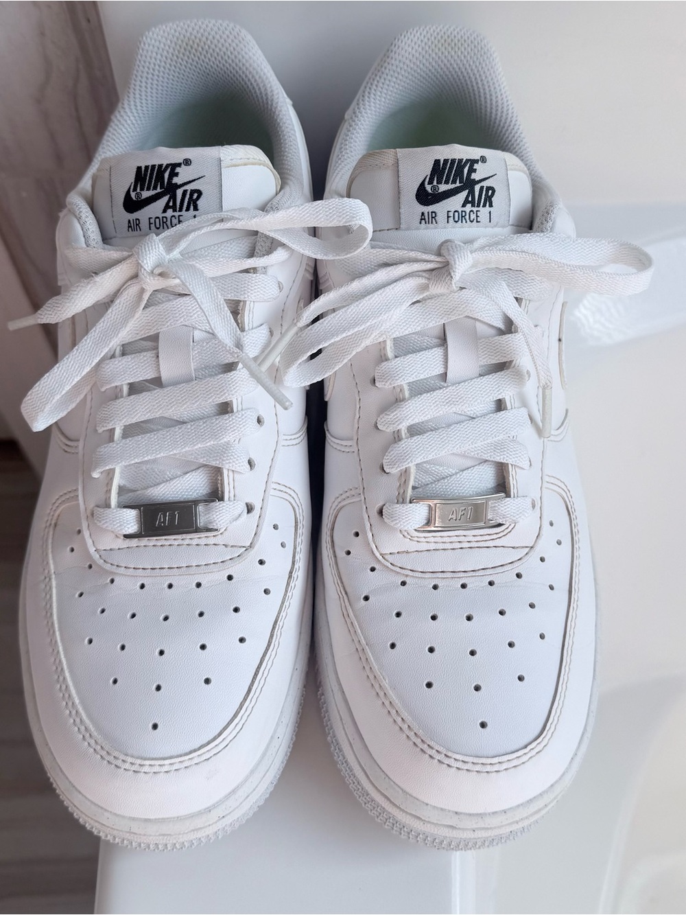 Nike Air Force 1’ 07 LE Women’s Athletic Sneakers Apple green sole Worn once